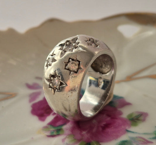 טבעת כוכבים משובצים