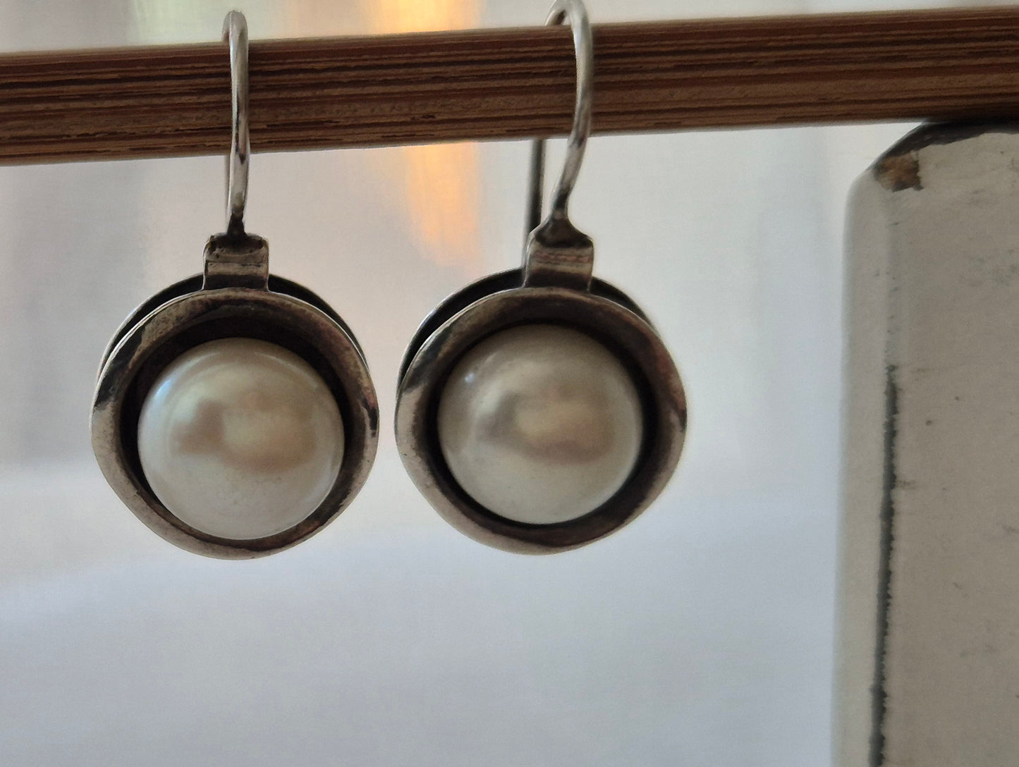 עגילי פנינה תלויים